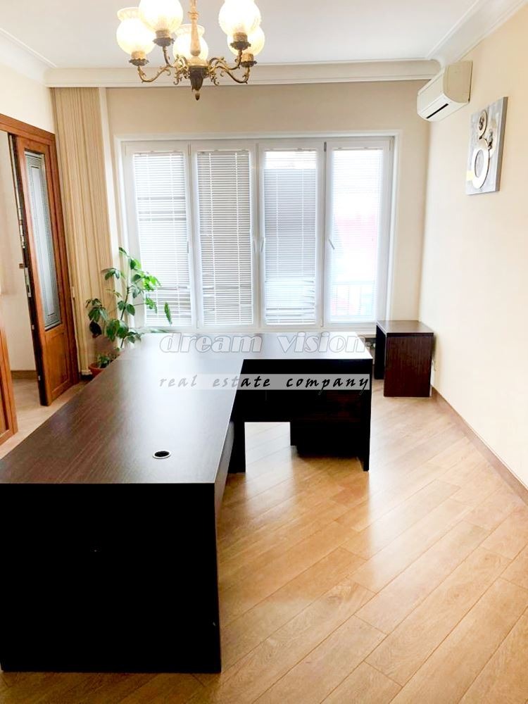 Te huur  Kantoor Sofia , Tsentar , 150 m² | 46237131