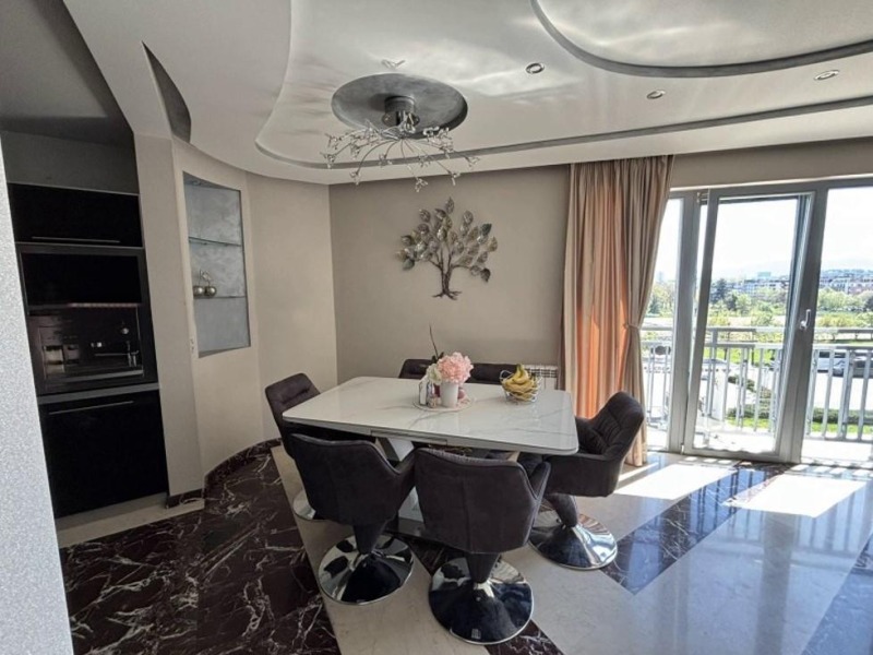 A louer  2 chambres Sofia , Stoudentski grad , 136 m² | 27538337