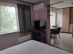 Studio Manastirski liwadi, Sofia