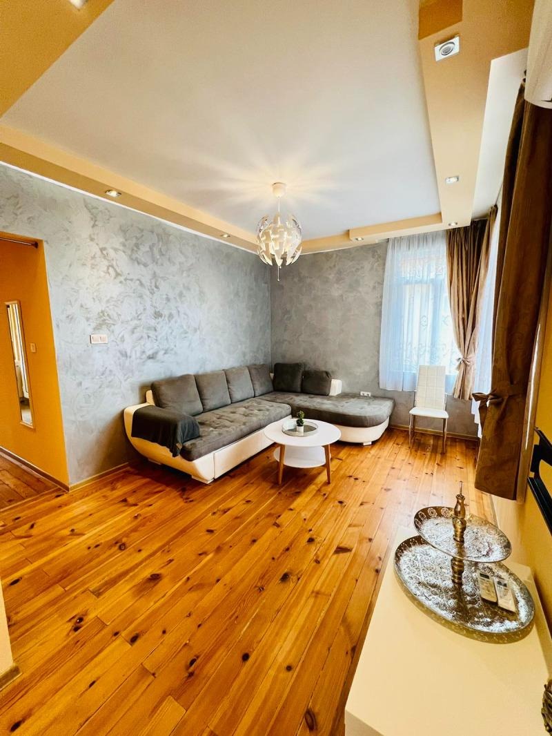 Издаје се  Хоусе Флоор Пловдив , Центар , 85 м2 | 57562200 - слика [2]