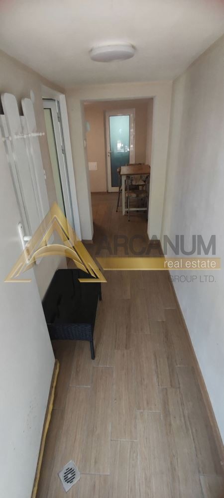 Дава под наем ЕТАЖ ОТ КЪЩА, гр. Варна, Колхозен пазар, снимка 2 - Етаж от къща - 52381649