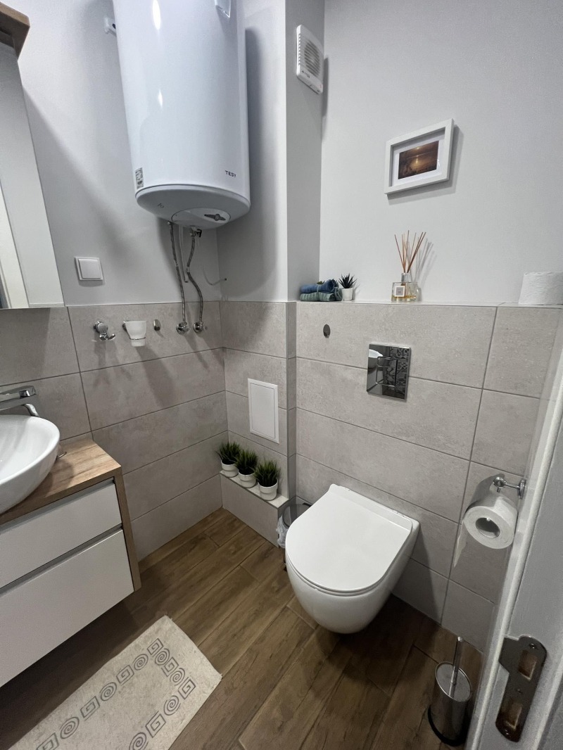 För uthyrning  1 sovrum Varna , k.k. Sv.Sv. Konstantin i Elena , 69 kvm | 95718730 - bild [5]
