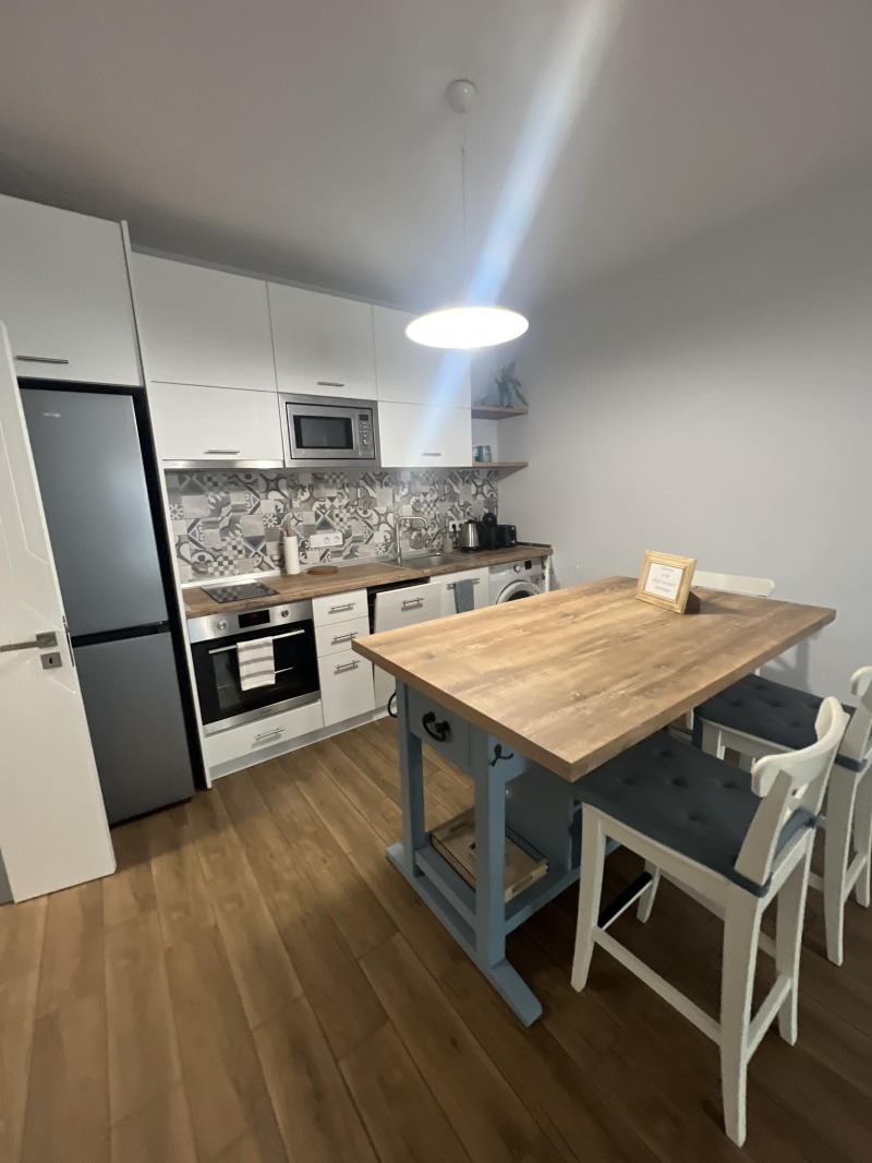 För uthyrning  1 sovrum Varna , k.k. Sv.Sv. Konstantin i Elena , 69 kvm | 95718730 - bild [2]