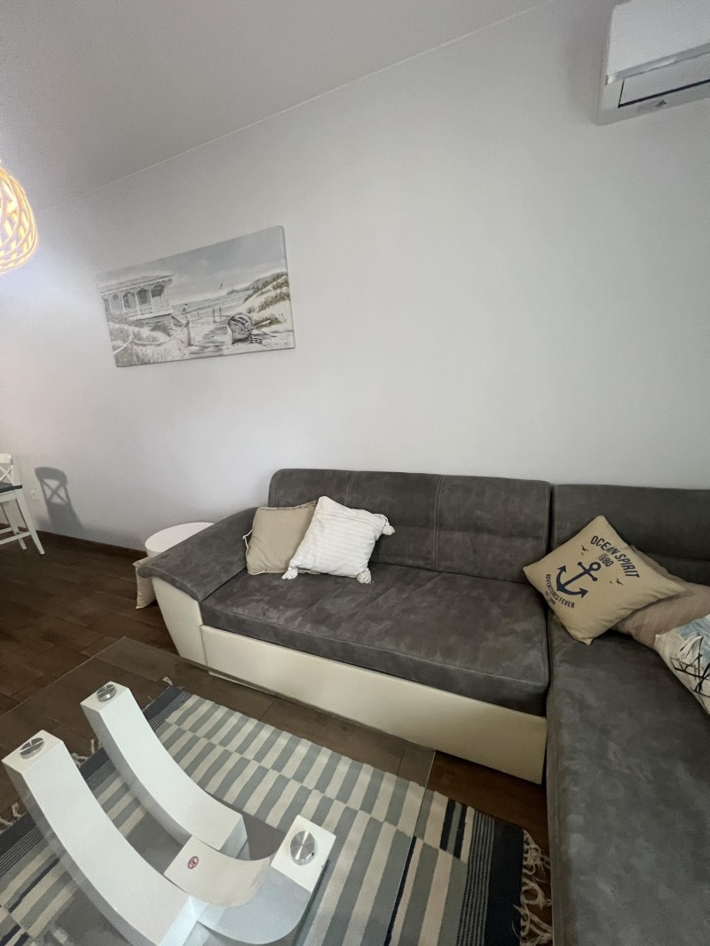 För uthyrning  1 sovrum Varna , k.k. Sv.Sv. Konstantin i Elena , 69 kvm | 95718730 - bild [3]