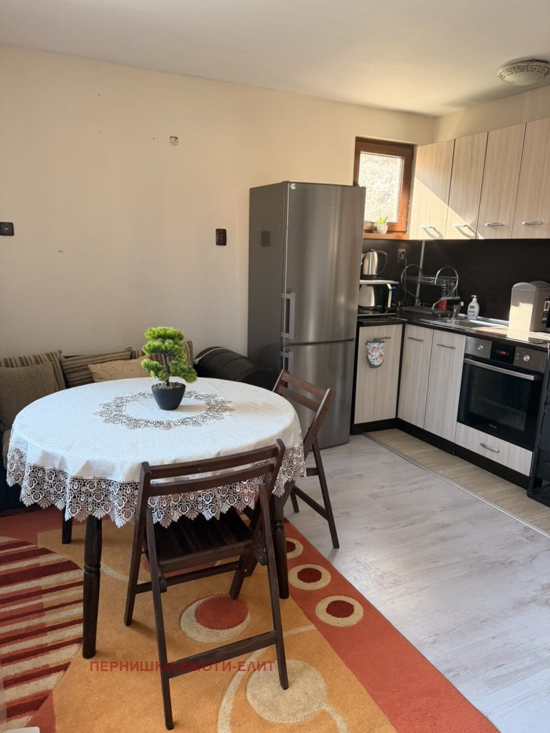Дава под Наем ЕТАЖ ОТ КЪЩА в град Перник, Варош - 65 кв.м / 350 € » 684.54 лв., ПЕРНИШКИ ИМОТИ-ЕЛИТ