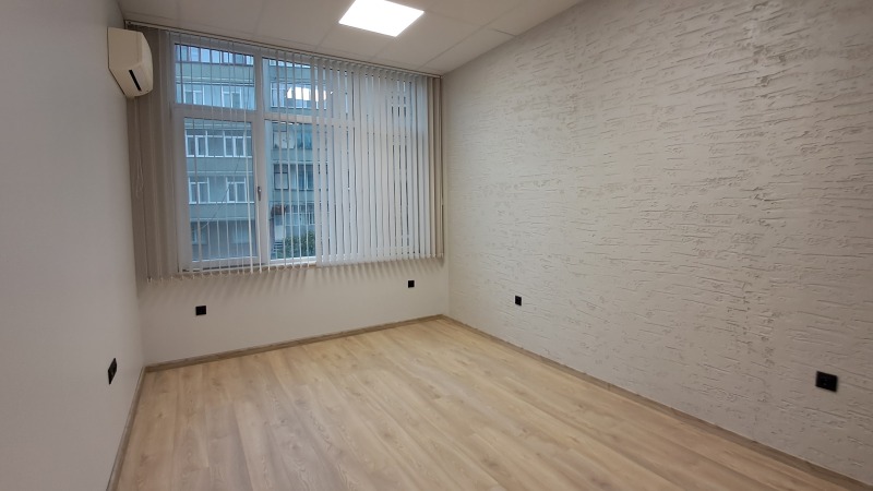 K pronájmu  Kancelář Šumen , Centar , 30 m2 | 31950881 - obraz [2]