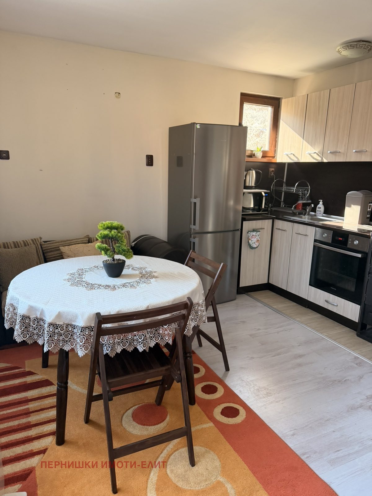 Дава под наем ЕТАЖ ОТ КЪЩА, гр. Перник, Варош