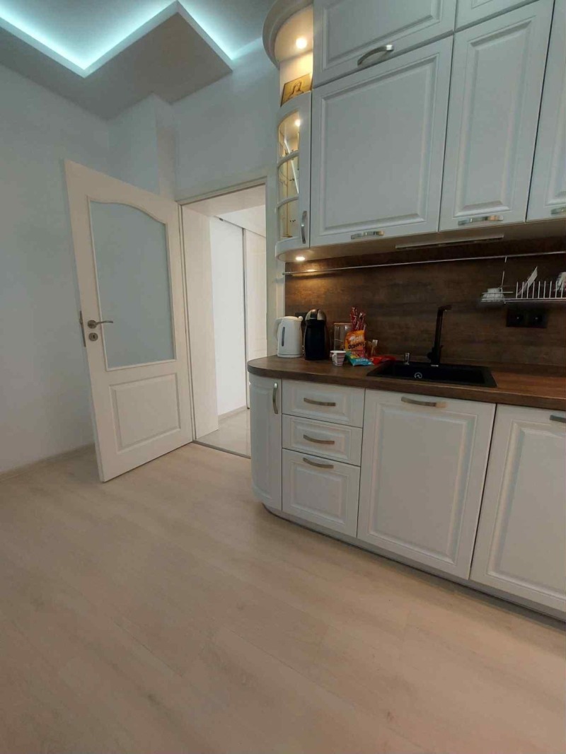 Дава под наем 3-СТАЕН, гр. София, Център, снимка 2 - Апартаменти - 52659225