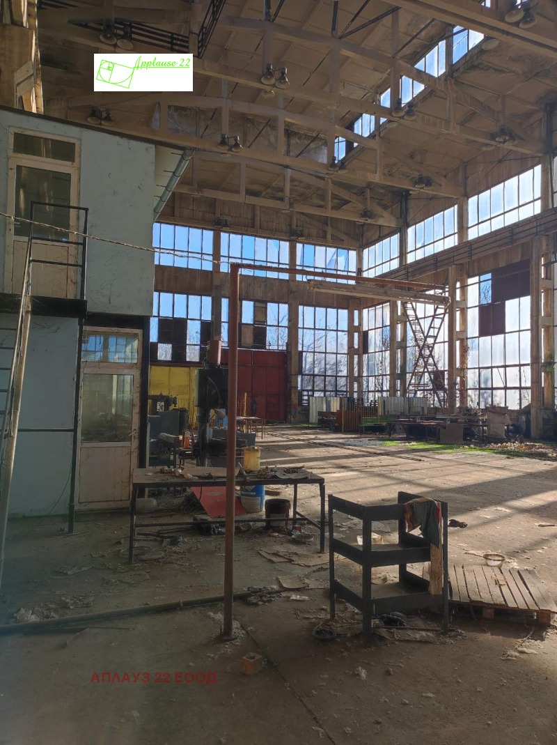 Дава под наем ПРОМ. ПОМЕЩЕНИЕ, гр. Червен бряг, област Плевен, снимка 3 - Производствени сгради - 53149388