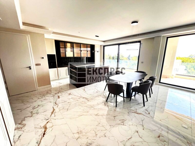 En renta  3 dormitorios Varna , k.k. Sv.Sv. Konstantin i Elena , 240 metros cuadrados | 61258406