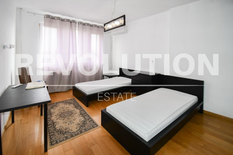 Издаје се  2 спаваће собе Софија , Центар , 120 м2 | 23518426 - слика [9]