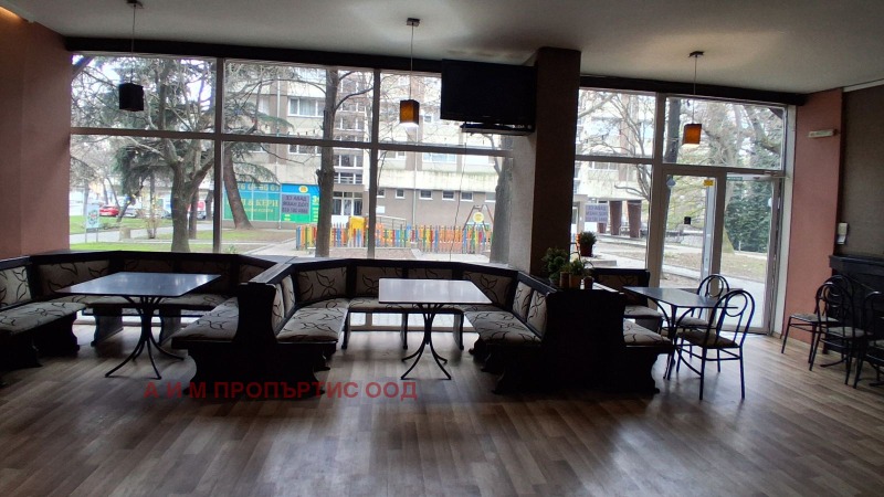 Дава под наем ЗАВЕДЕНИЕ, гр. Благоевград, Идеален център, снимка 2 - Заведения - 52142272