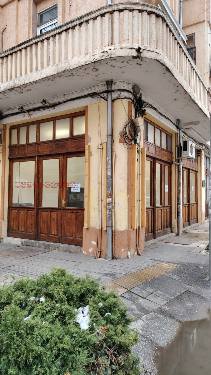 Дава под наем МАГАЗИН, гр. Пловдив, Център