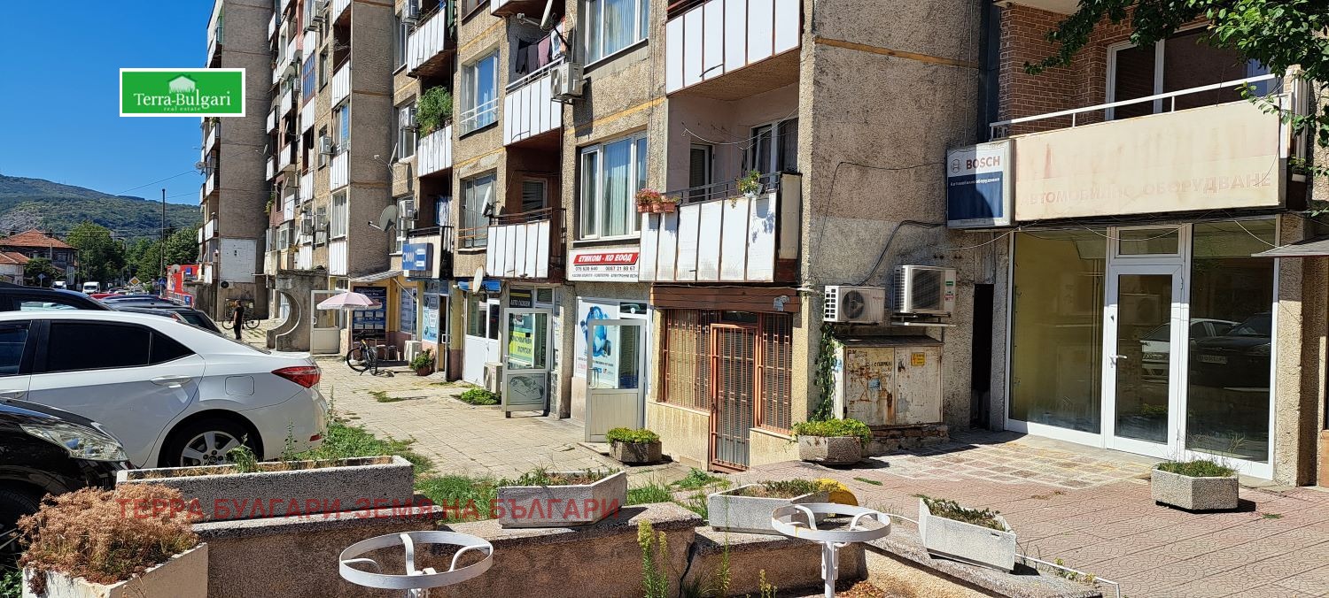 Дава под наем МАГАЗИН, гр. Перник, Пригаров район, снимка 15 - Магазини - 53853149