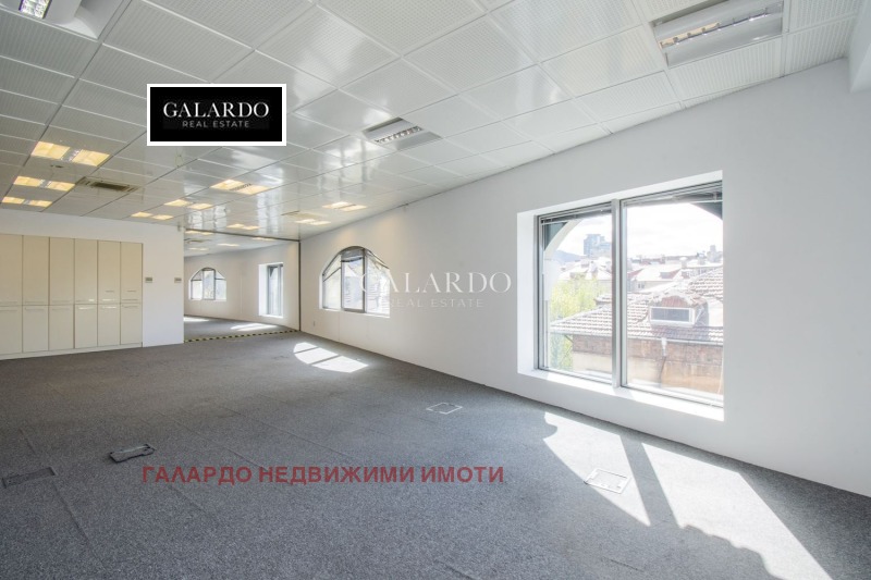 A louer  Bureau Sofia , Tsentar , 701 m² | 19094357