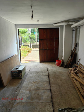 Garage Ivan Vazov, Sofia