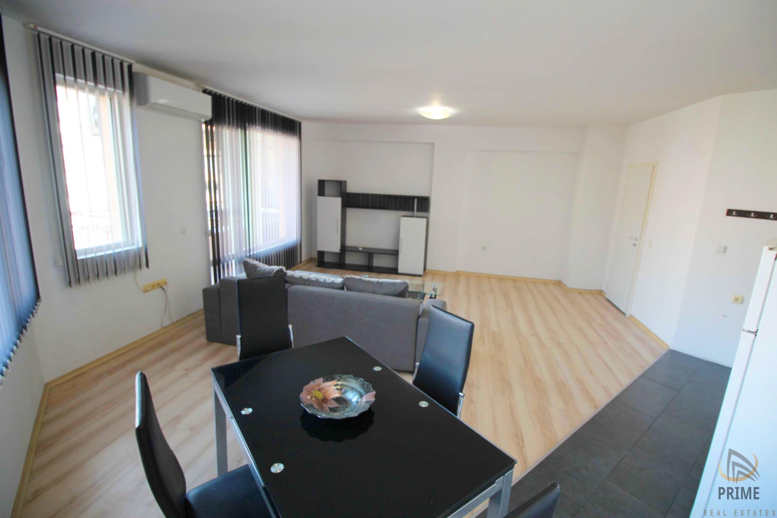 Дава под наем 2-СТАЕН, гр. Бургас, Изгрев, снимка 2 - Апартаменти - 54144277