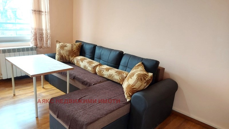 Издаје се  1 спаваћа соба Софија , Банишора , 73 м2 | 69886281