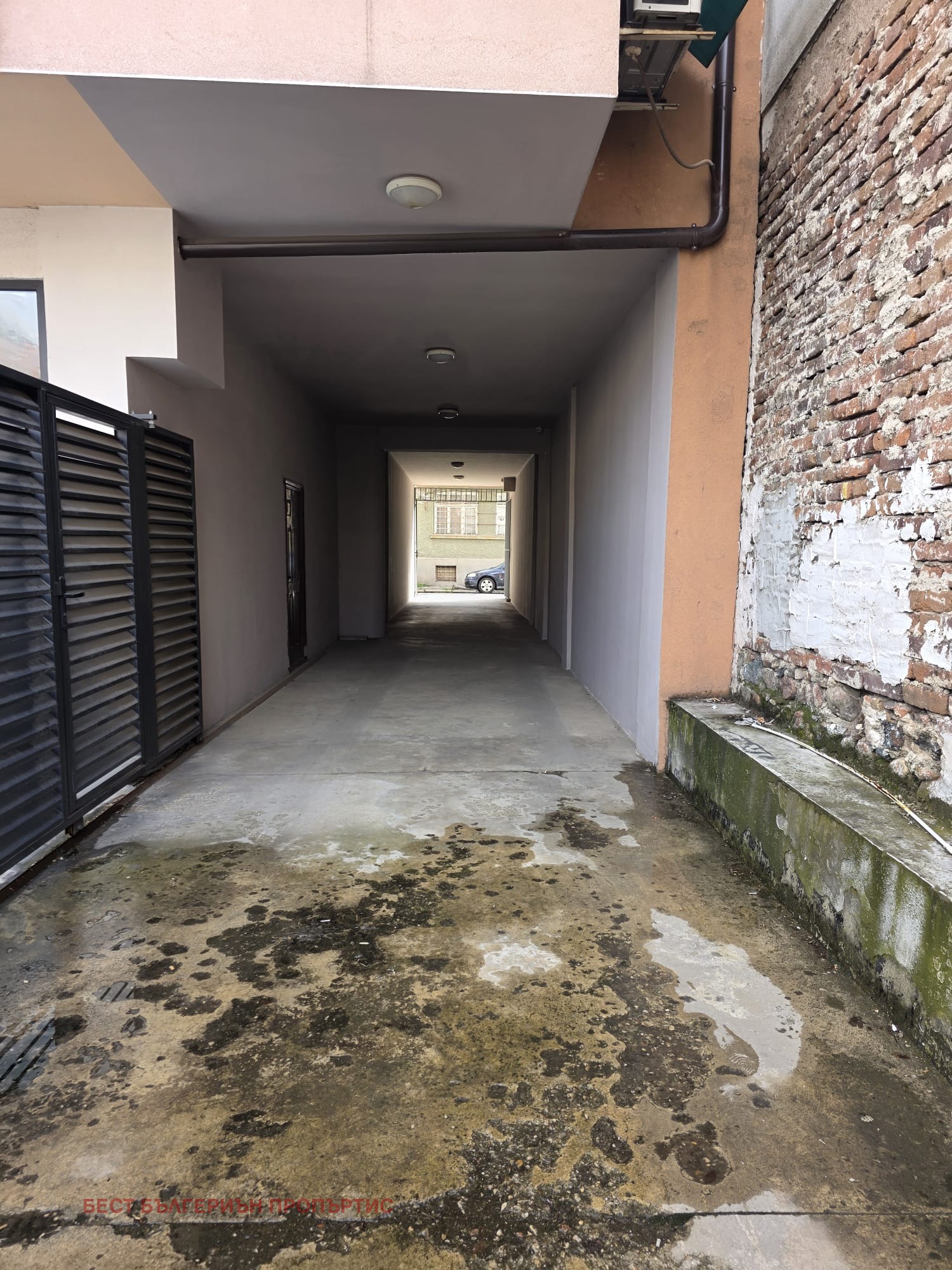 Дава под наем ГАРАЖ, ПАРКОМЯСТО, гр. София, Център, снимка 3 - Гаражи и паркоместа - 54215089