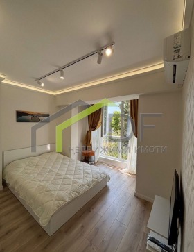 1 Schlafzimmer Tschajka, Warna
