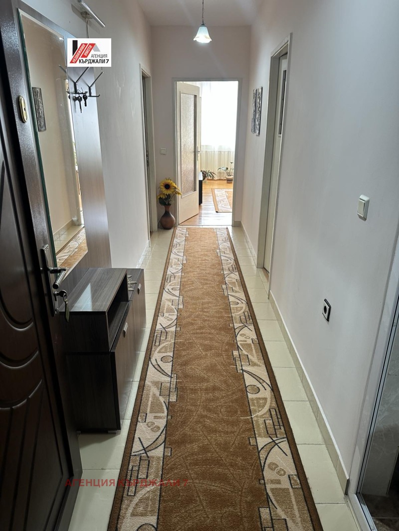 Дава под наем 3-СТАЕН, гр. Кърджали, Център