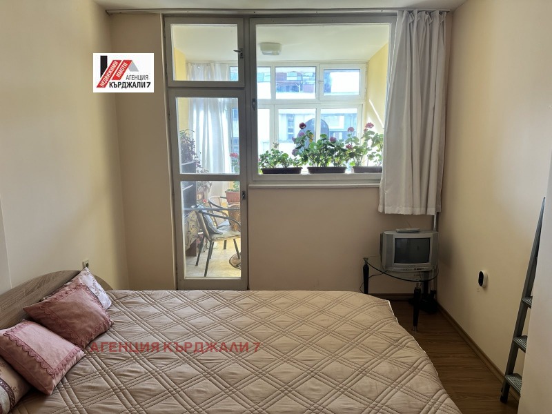 Дава под наем 3-СТАЕН, гр. Кърджали, Център, снимка 3 - Апартаменти - 52953530