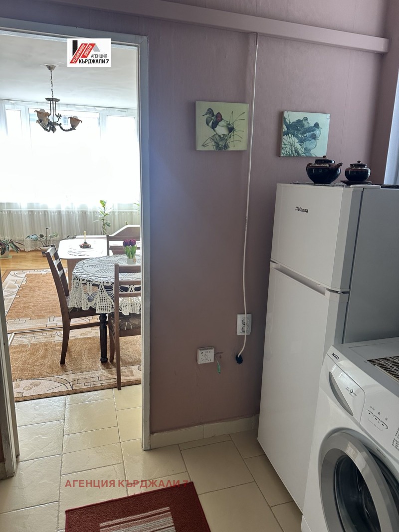 Дава под наем 3-СТАЕН, гр. Кърджали, Център, снимка 4 - Апартаменти - 52953530