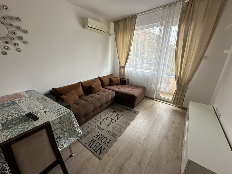 En renta  1 dormitorio Varna , Koljozen pazar , 55 metros cuadrados | 76363181 - imagen [4]