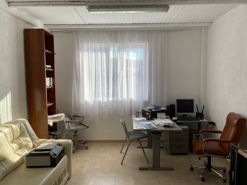 Дава под наем СКЛАД, гр. Петрич, област Благоевград, снимка 11 - Складове - 52659384