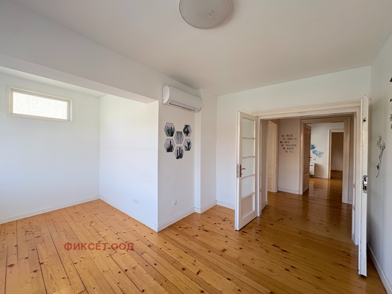 Дава под Наем ОФИС в град София, Център - 93 кв.м / 800 € » 1 564.66 лв., ФИКСЕТ ООД