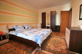 1 quarto Lazur, Burgas 10