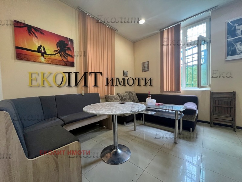 Дава под нем  3-стаен, град София, Център •  600 EUR • ID 50578919 — holmes.bg - [1] 