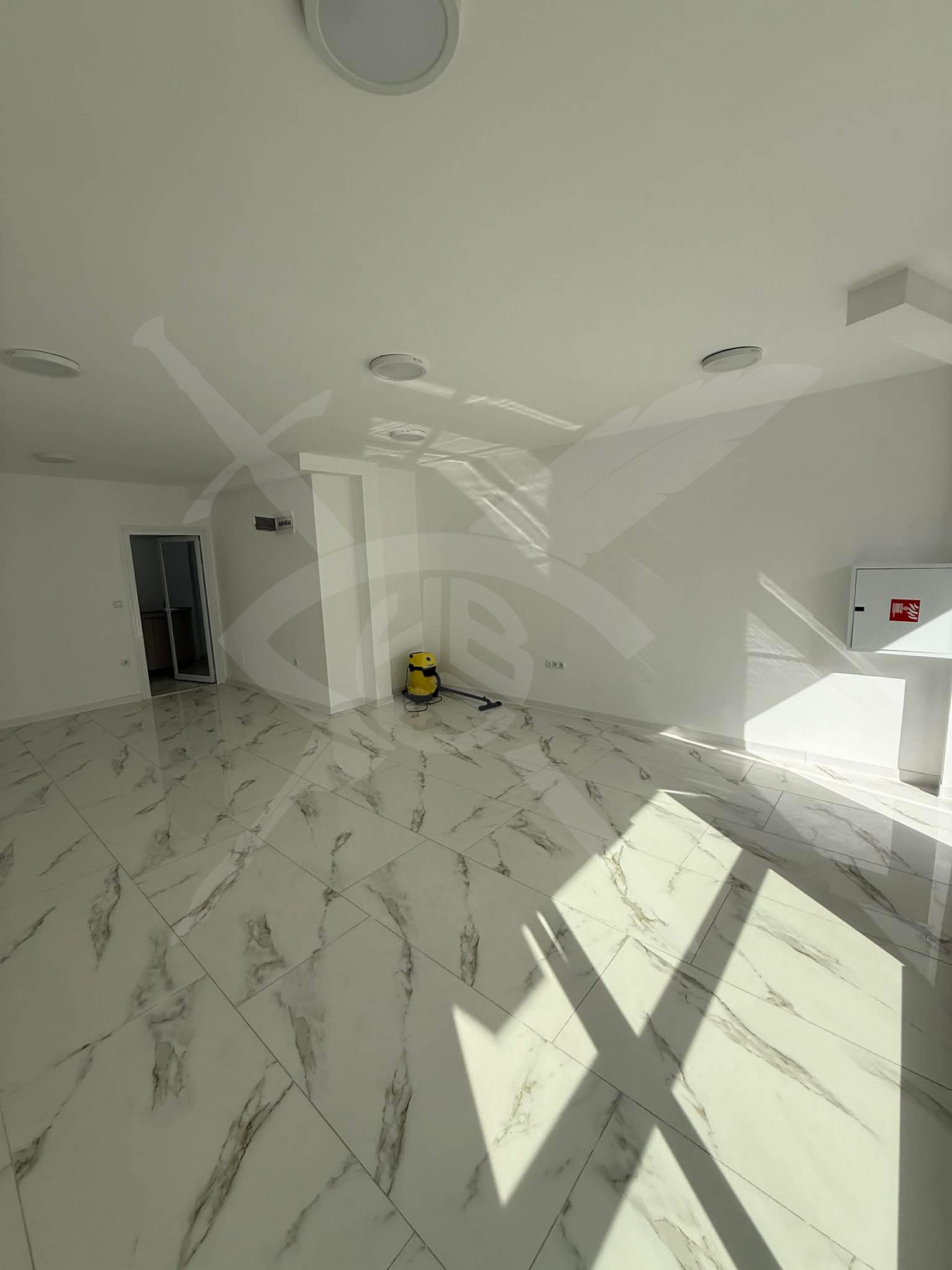 Дава под наем ОФИС, гр. Варна, Център, снимка 2 - Офиси - 53682071