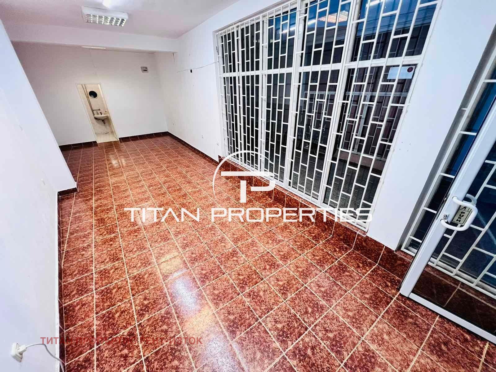 Дава под наем МАГАЗИН, гр. Бургас, Център