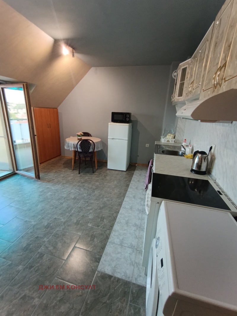 De inchiriat  1 dormitor Pleven , Șiroc țentâr , 55 mp | 68698775 - imagine [2]