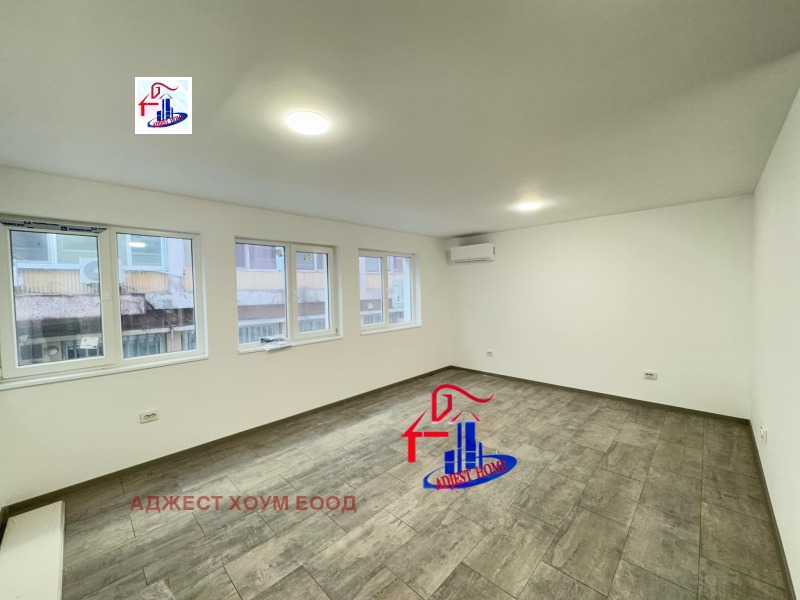 Дава под Наем ОФИС в град Шумен, Център - 40 кв.м / 230.08 € » 450 лв., АДЖЕСТ ХОУМ ЕООД