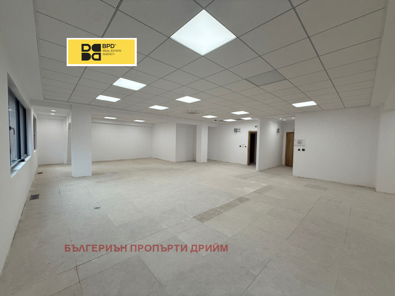 En renta  Oficina Varna , JEI , 240 metros cuadrados | 66492451