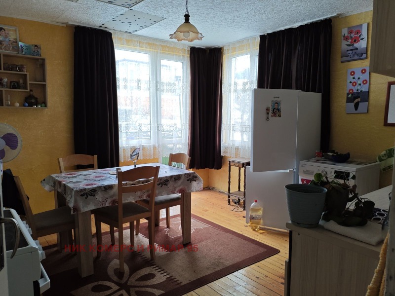 Дава под наем ЕТАЖ ОТ КЪЩА, гр. Перник, Ралица