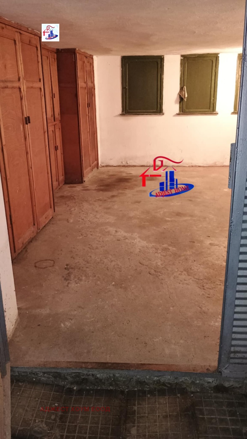 Дава под наем ГАРАЖ, ПАРКОМЯСТО, гр. Шумен, Дивизионна болница, снимка 5 - Гаражи и паркоместа - 53004136