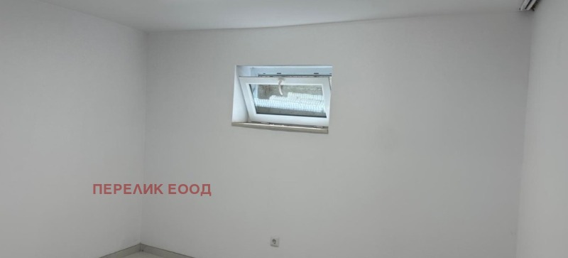 Дава под наем МАГАЗИН, гр. Казанлък, област Стара Загора, снимка 2 - Магазини - 52983524