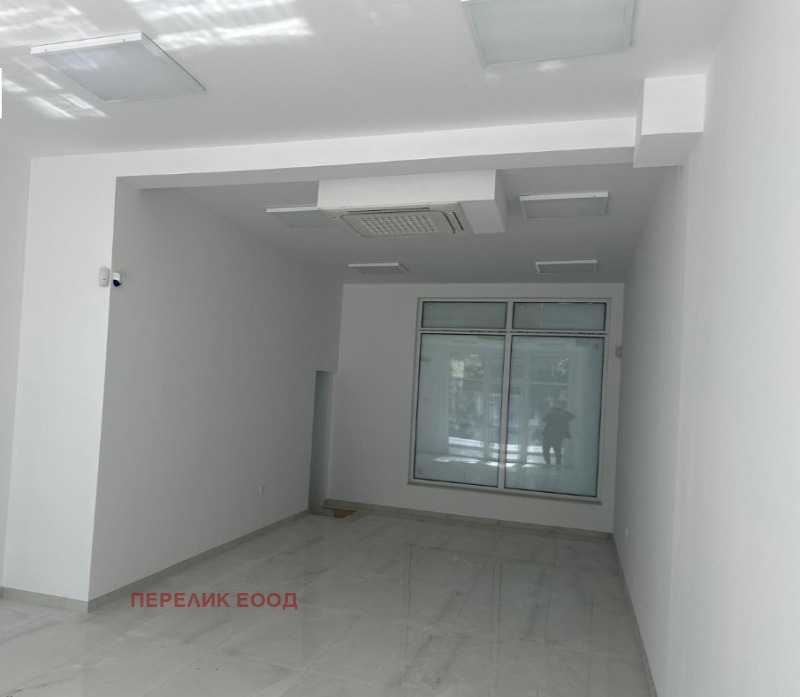 Дава под наем МАГАЗИН, гр. Казанлък, област Стара Загора, снимка 3 - Магазини - 52983524