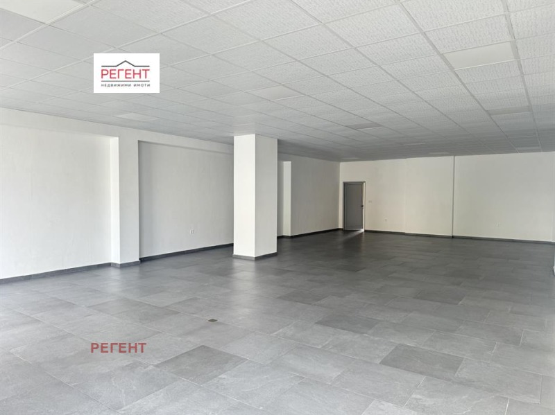 Дава под Наем МАГАЗИН в град Габрово, Център - 170 кв.м / 664.68 € » 1 300 лв., РЕГЕНТ