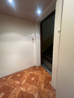 Birou Țentâr, Sofia 1