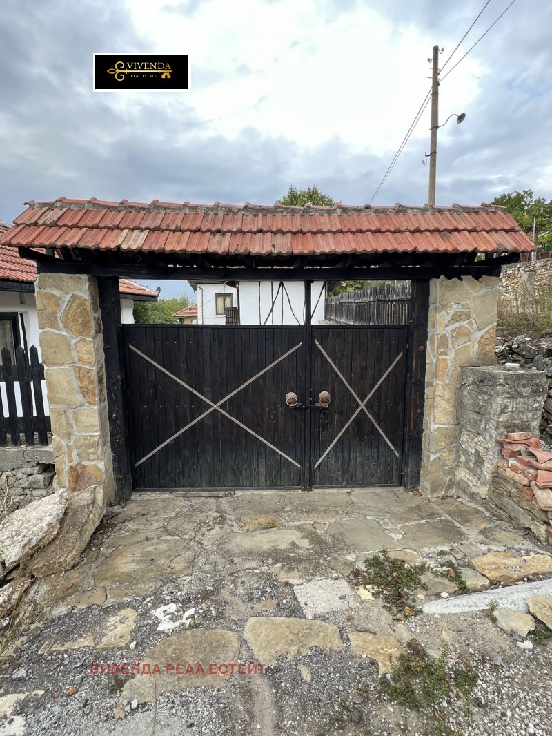 Дава под наем КЪЩА, с. Брестово, област Ловеч, снимка 2 - Къщи - 52441725