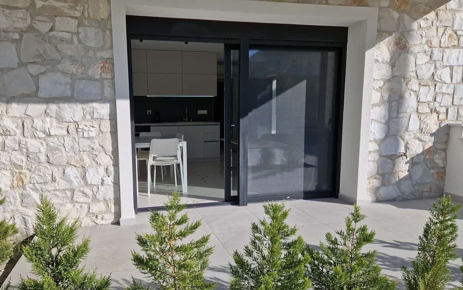 Дава под наем 2-СТАЕН, Извън страната, област Извън страната