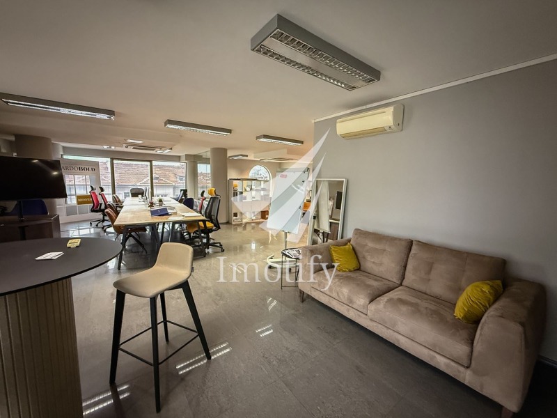 Дава под Наем ОФИС в град София, Център - 190 кв.м / 2 000 € » 3 911.66 лв., ИМОТИФАЙ