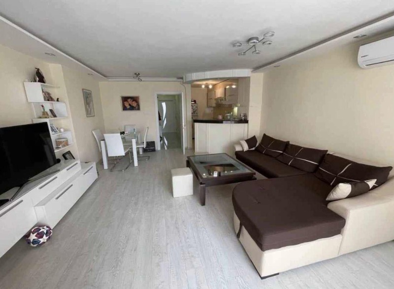 En renta  1 dormitorio Burgas , Lazur , 70 metros cuadrados | 53453141