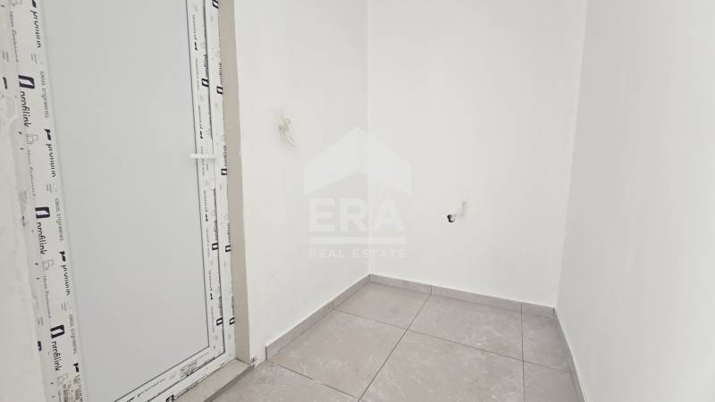 Дава под наем МАГАЗИН, гр. Велико Търново, Зона Б, снимка 3 - Магазини - 52403953