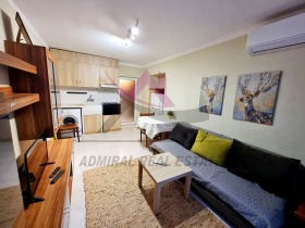 1 chambre Tsentar, Varna