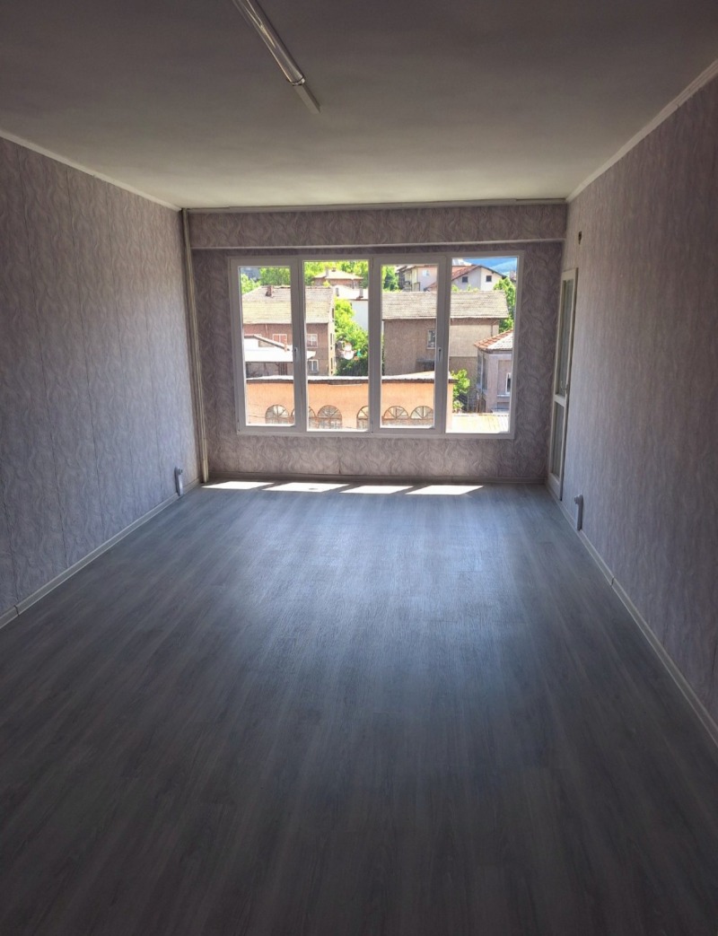 A louer  2 chambres Pernik , Tsentar , 90 m² | 57103083 - image [2]